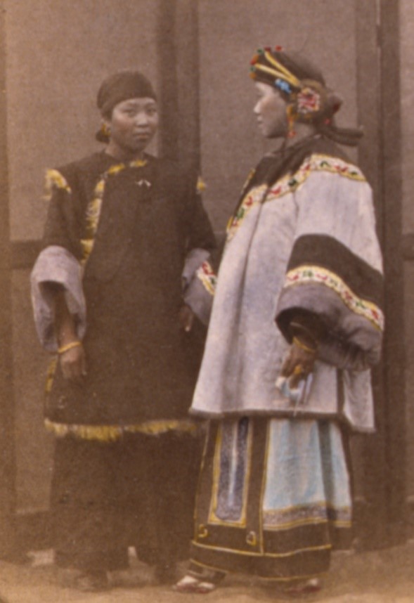 An early tinted photograph of a Chinese Han lady and her servant; both women have bound feet (c. 1870; courtesy of the Library of Congress, LC-USZC4-14684).