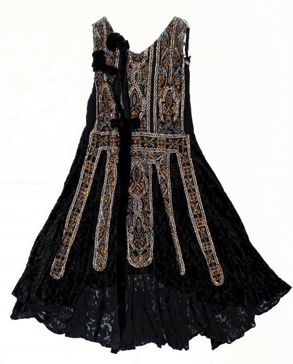 Long black velvet dress with a devor&eacute; pattern of stylised flowers. The Netherlands, 1920s.