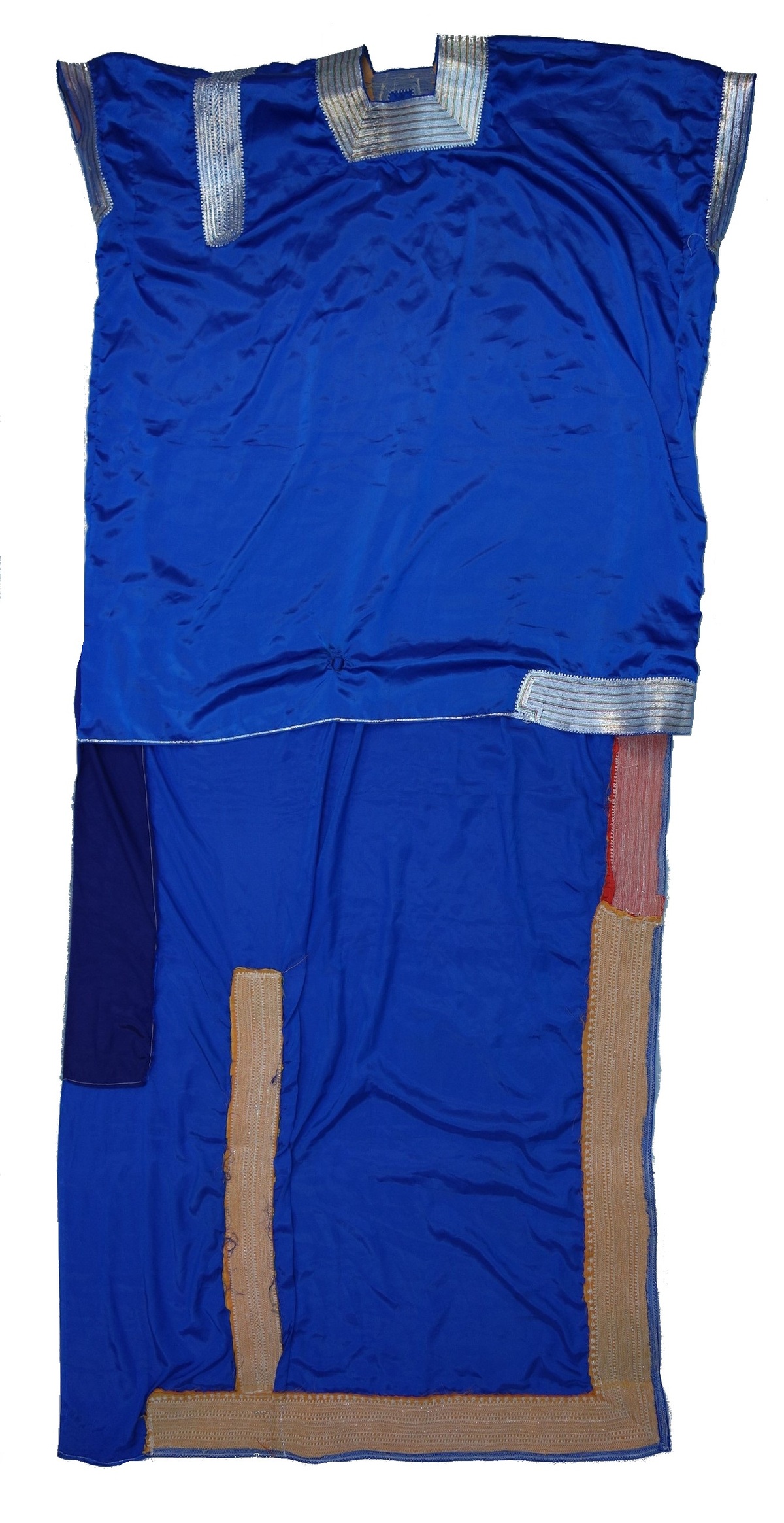 Dress with long train from the island of Socotra (TRC 2017.0242). The dress is more than two metres long; the front reaches to the knees. The back of the dress includes the long train. 