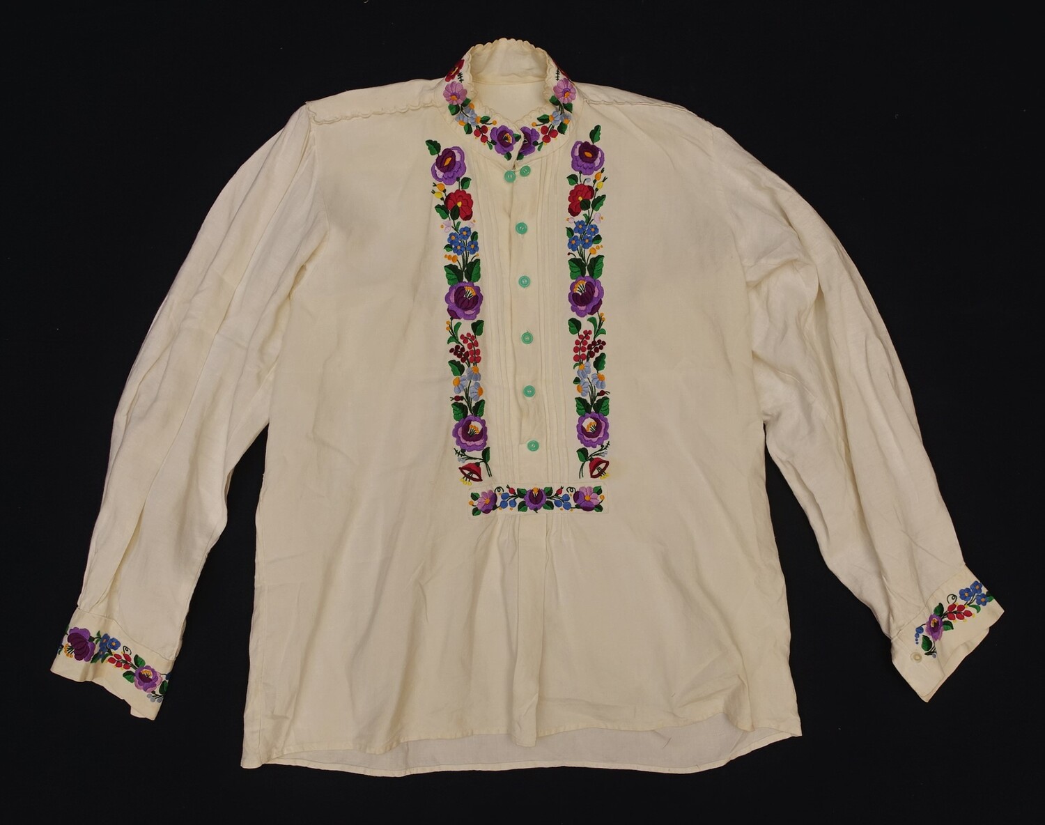 Embroidered man's shirt from Kalocsa, Hungary, mid-20th century (TRC 2022.0798).