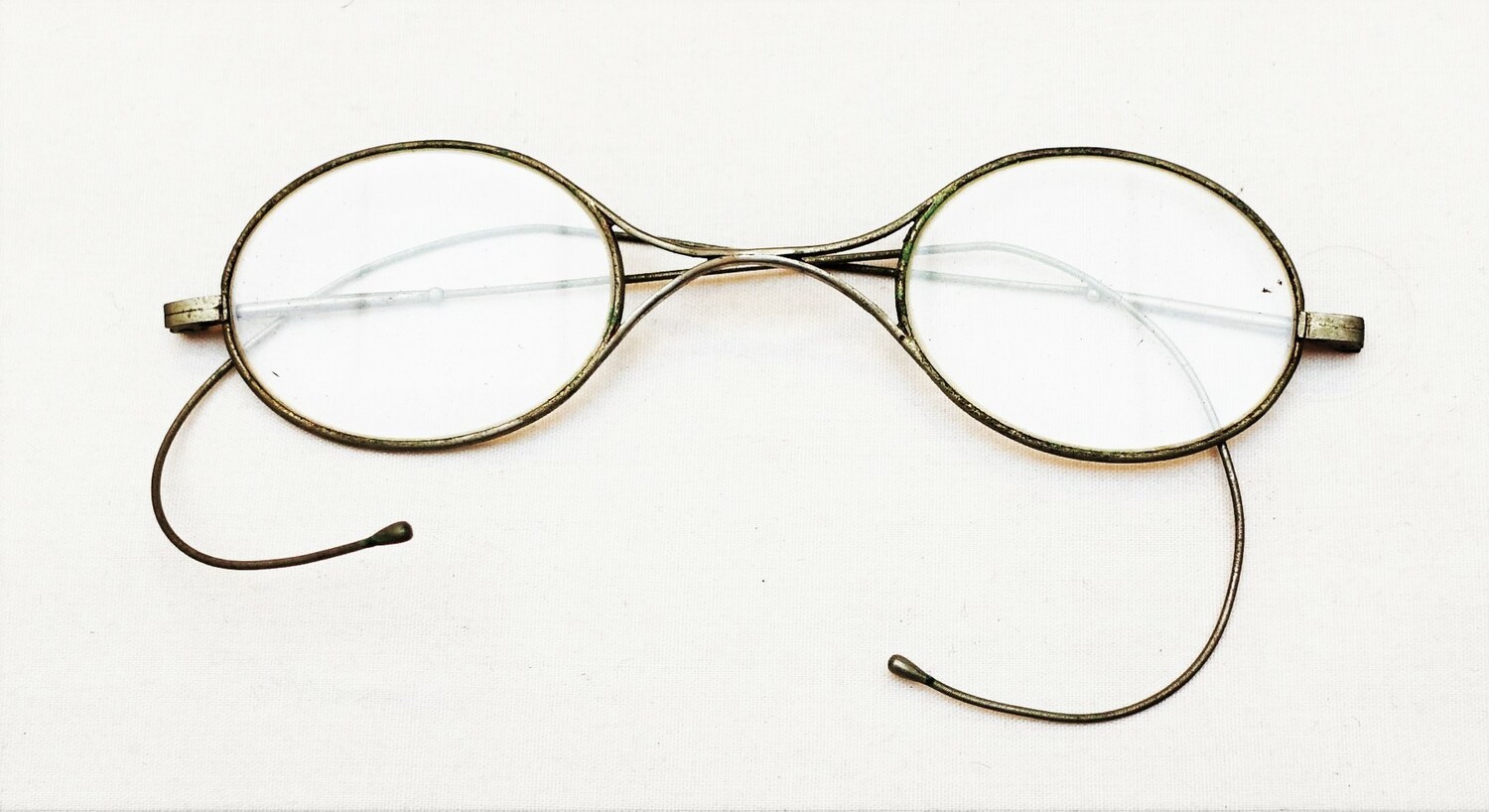 Fig. 1. Pair of spectacles, 1920s, The Netherlands (TRC 2022.3091b).
