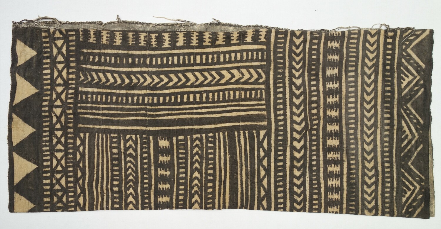 Hand spun and woven (tabby weave) cloth, block printed. Mali, late 20th century. This type of cloth is woven on a horizontal frame loom similar to tin model loom (TRC 2023.1206).
