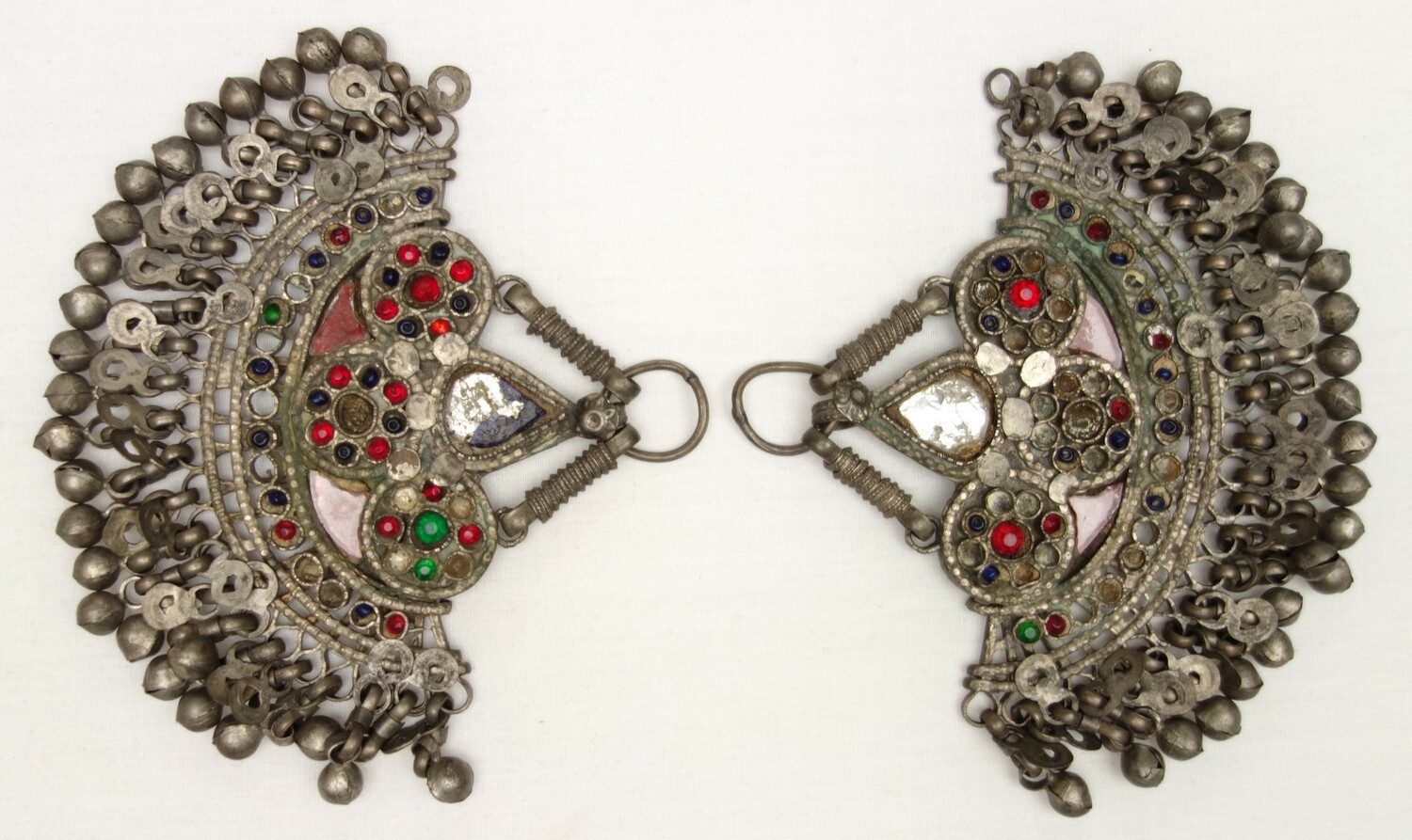 Fig. 1. A pair of temple pendants from Afghanistan (TRC 2024.0637a-b).