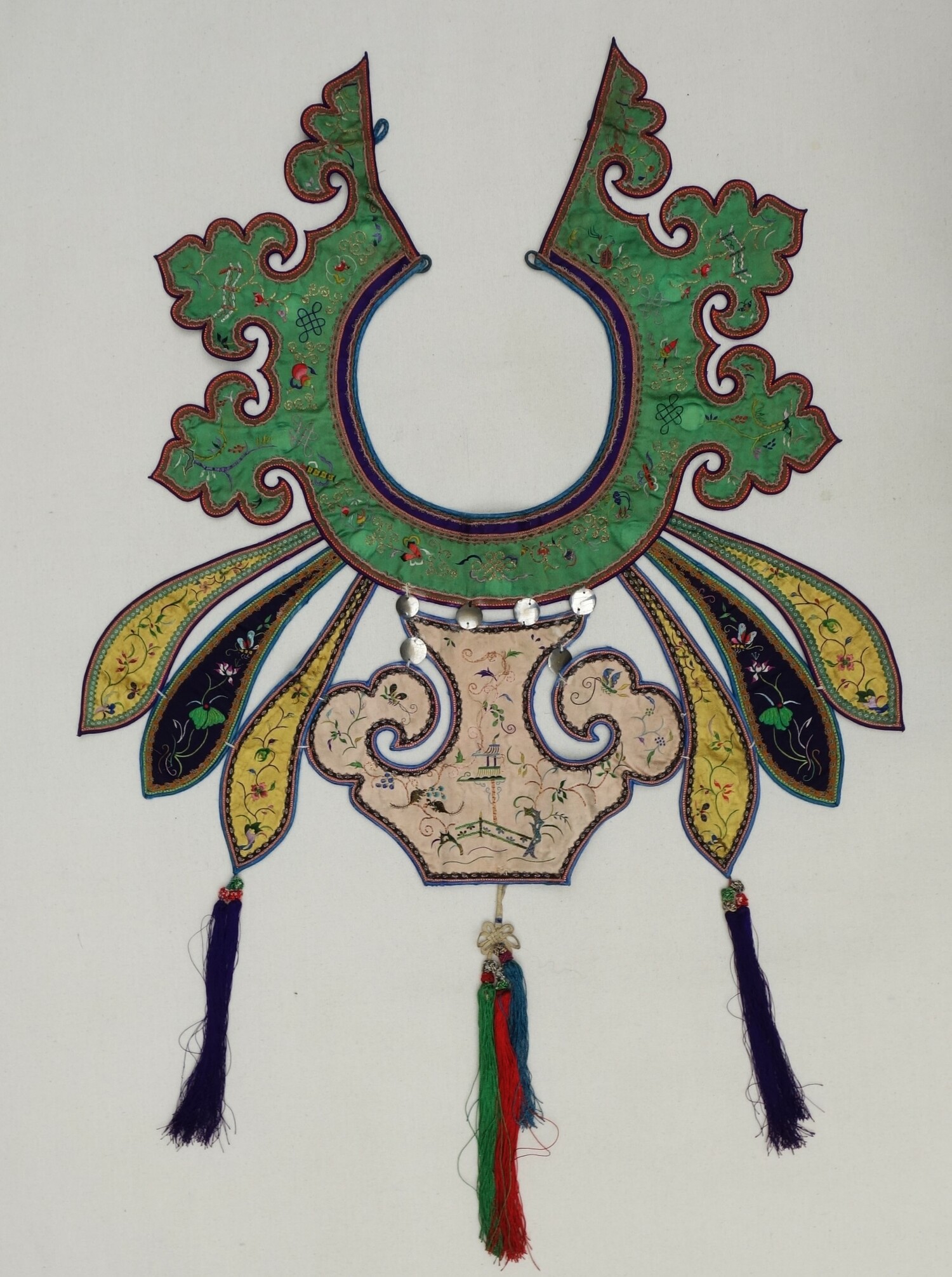 Fig. 3. Twentieth century cloud collar, China (TRC 2024.1509).