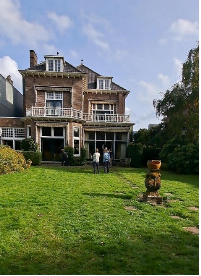 Boerhaavelaan 6 vanuit de tuin. De Annex vervangt de oude garage rechts. 