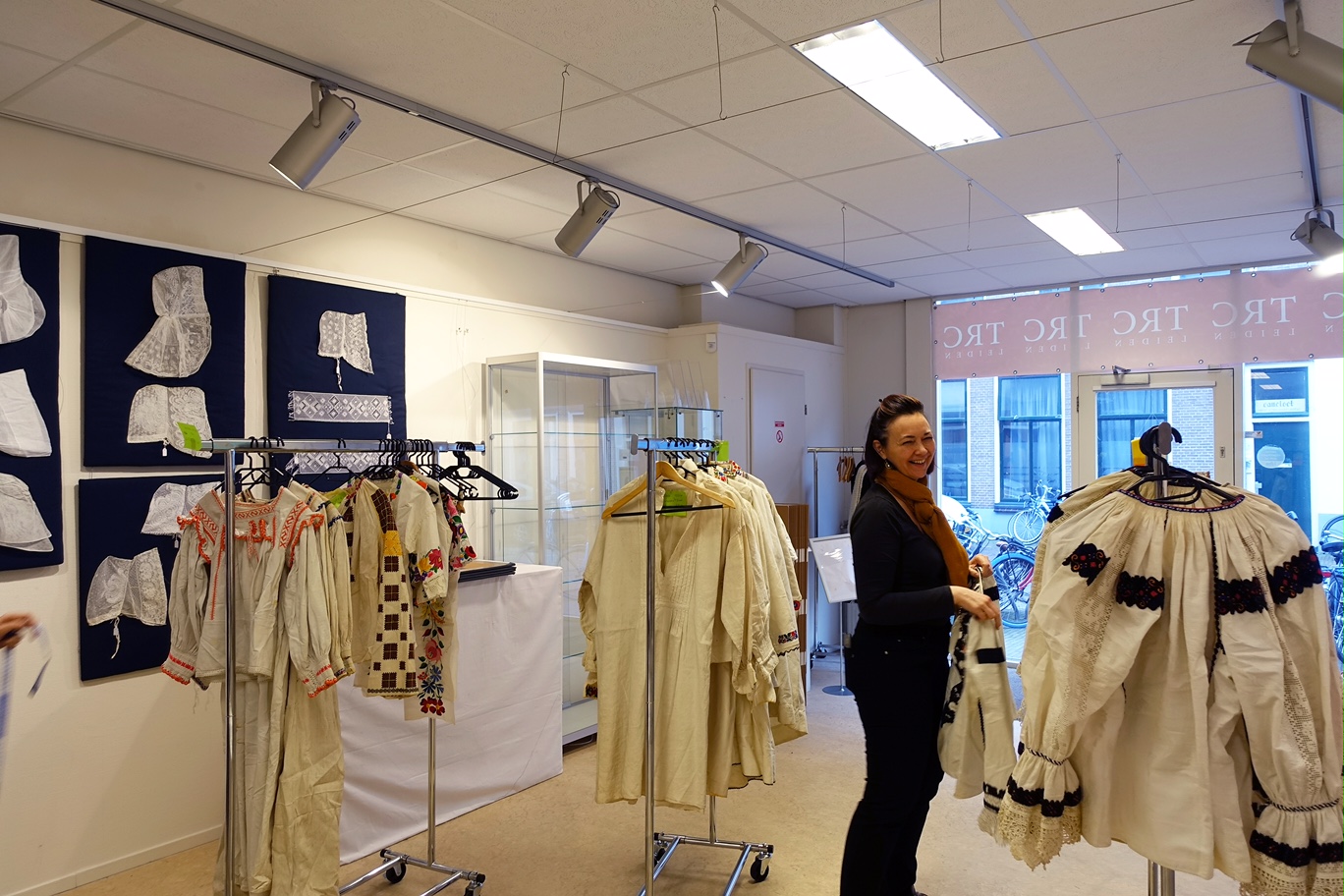 TRC volunteer processing the large Amsel collection. In the background part of the small pop-up exhibition of Rijnland lace caps.