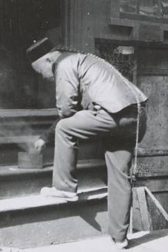 Elderly Chinese American man with queue and flat cap. Open domain photograph.