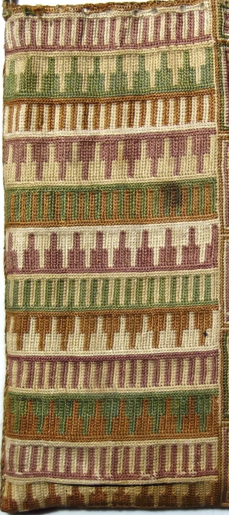 Pattern 1: Rows of stripes, bars and ‘hammers.' Photograph by author.