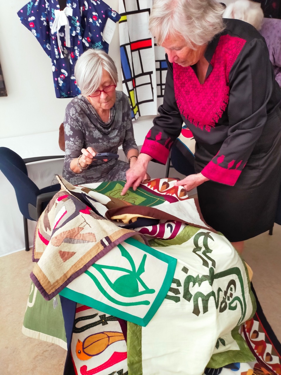 Looking at appliqués from Cairo, at the Sunday afternoon talk, 27 March. Photograph: Beverley Bennett.