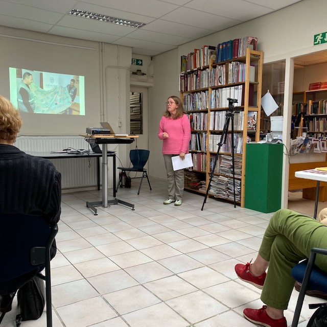 Maria Friesen talking at the TRC in Leiden about Mennonite comforters, 26th Sept. 2020. Photograph by Lynn Kaplanian-Buller.