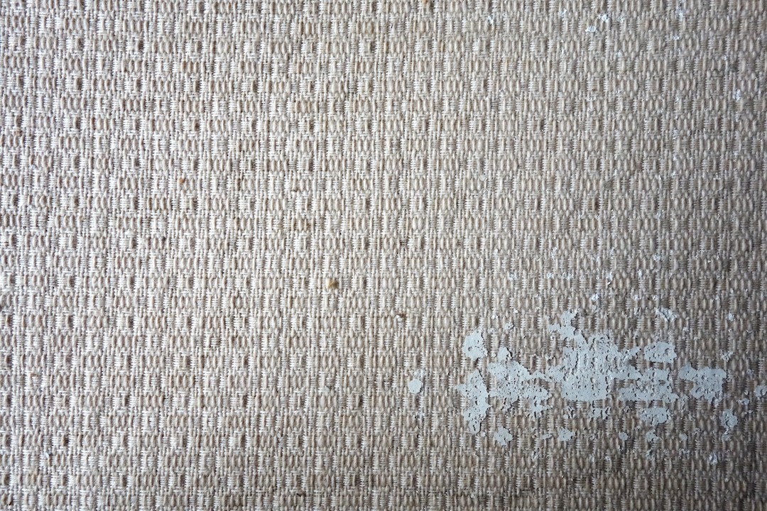 Fig. 3. Jute wall covering underneath the wall paper with the teddy bears. Day nursery, Boerhaavelaan 6.