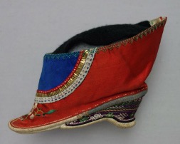 Lotus shoe from China, c. 1900. 12 x 10 cm (TRC 2013.0060).
