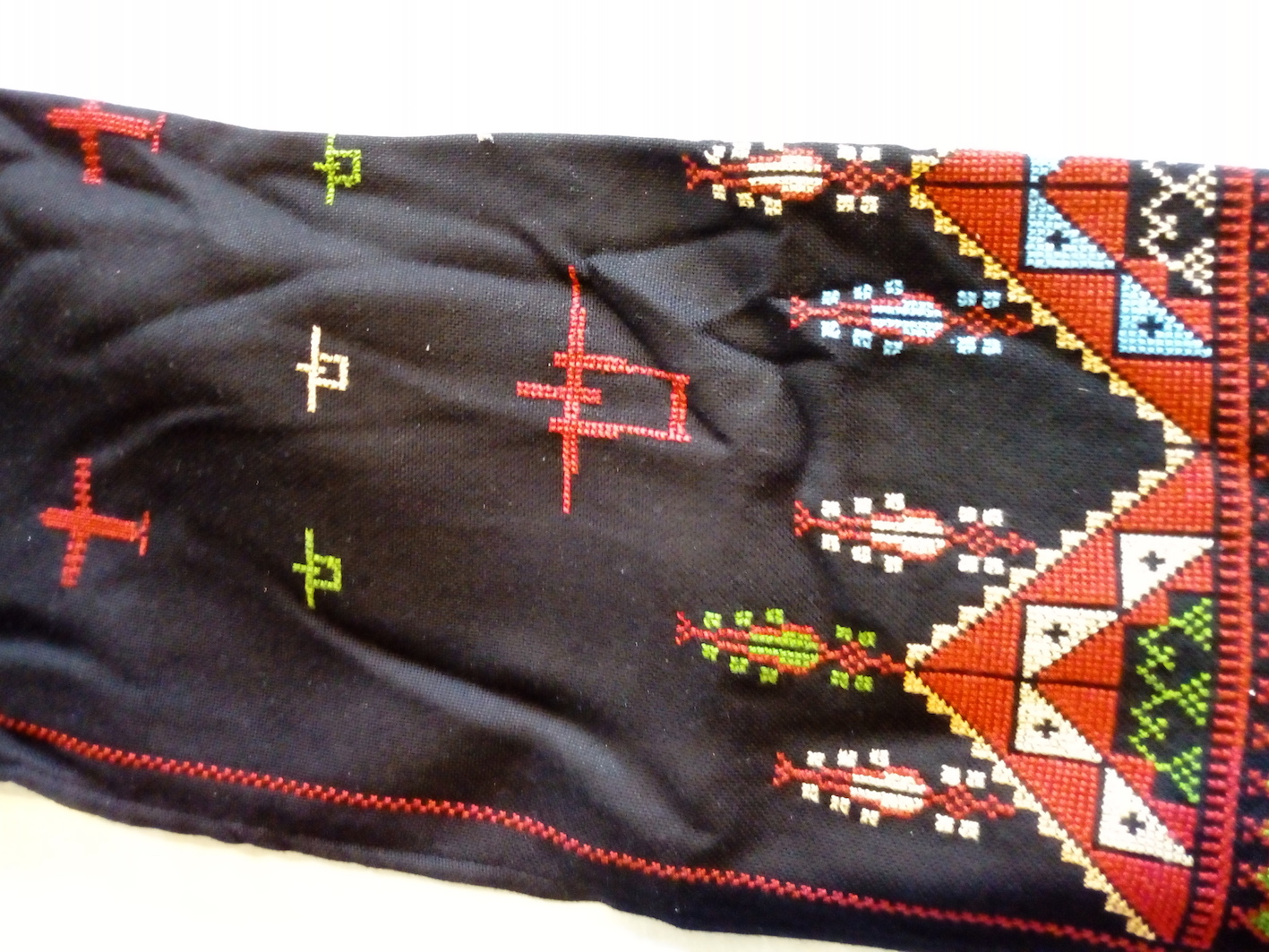Scarf with a depiction of drones, Gaza, Palestine (TRC 2021.0282).