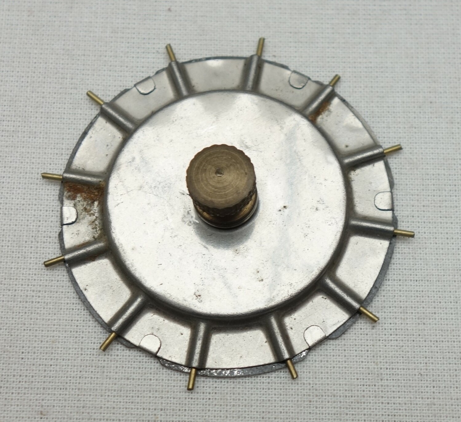 Rex Tenerife lace wheel with retractable spikes, Europe, early 20th century (TRC 2023.2322).