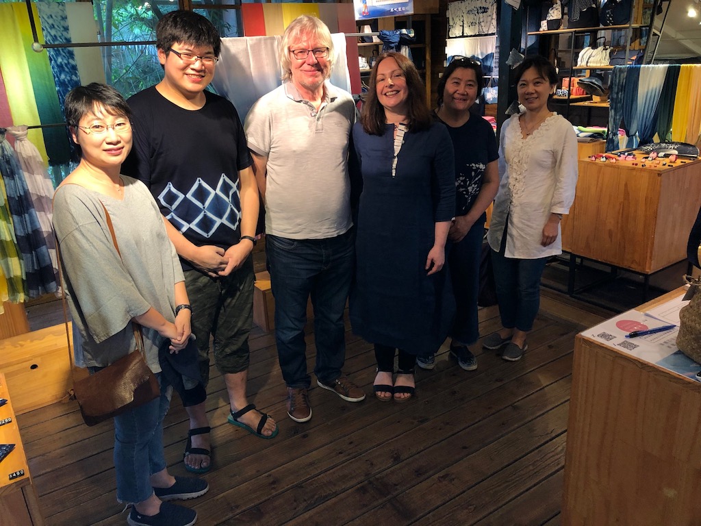 Zhuo Ye Cottage, Miaoli, Taiwan: From left to right: Kay Chiang, ZUO Zi-luo, Willem Vogelsang, Elena Paskaleva, ZHENG Mei-Shu, and Liling Huang.